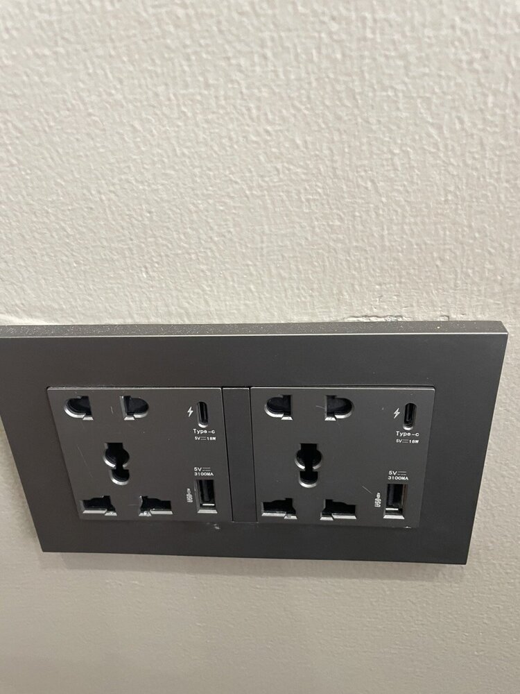 1 USB Power Outlets.jpg